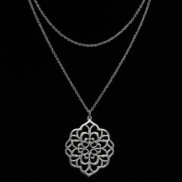 C 1946 Jewelry - C 1946 Silver Tone Filigree Snowflake Pendant Necklace